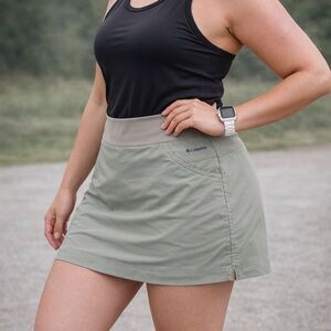 Columbia Khaki Skort size Large